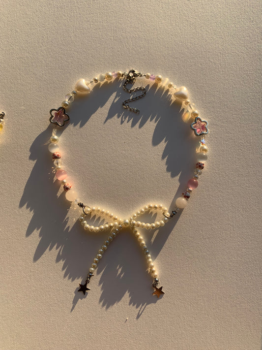 Bow necklace