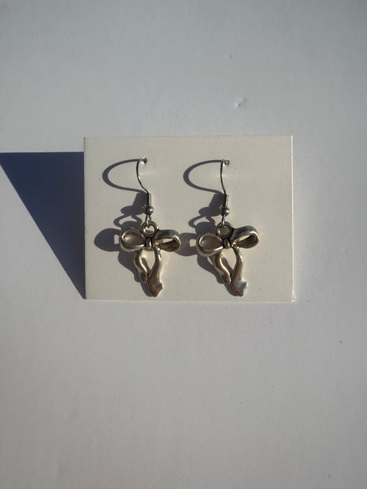 Bow earrings